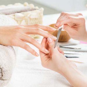 Manicure waarbij de nagels worden gevijld