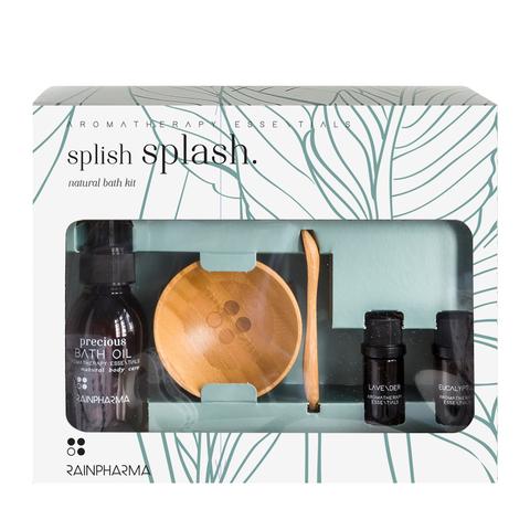 witte doos met groene strepen met tekst 'Splish Splash' met flesje badolie, houten kommetje, houten spatel en 2 flesjes essentiële olie